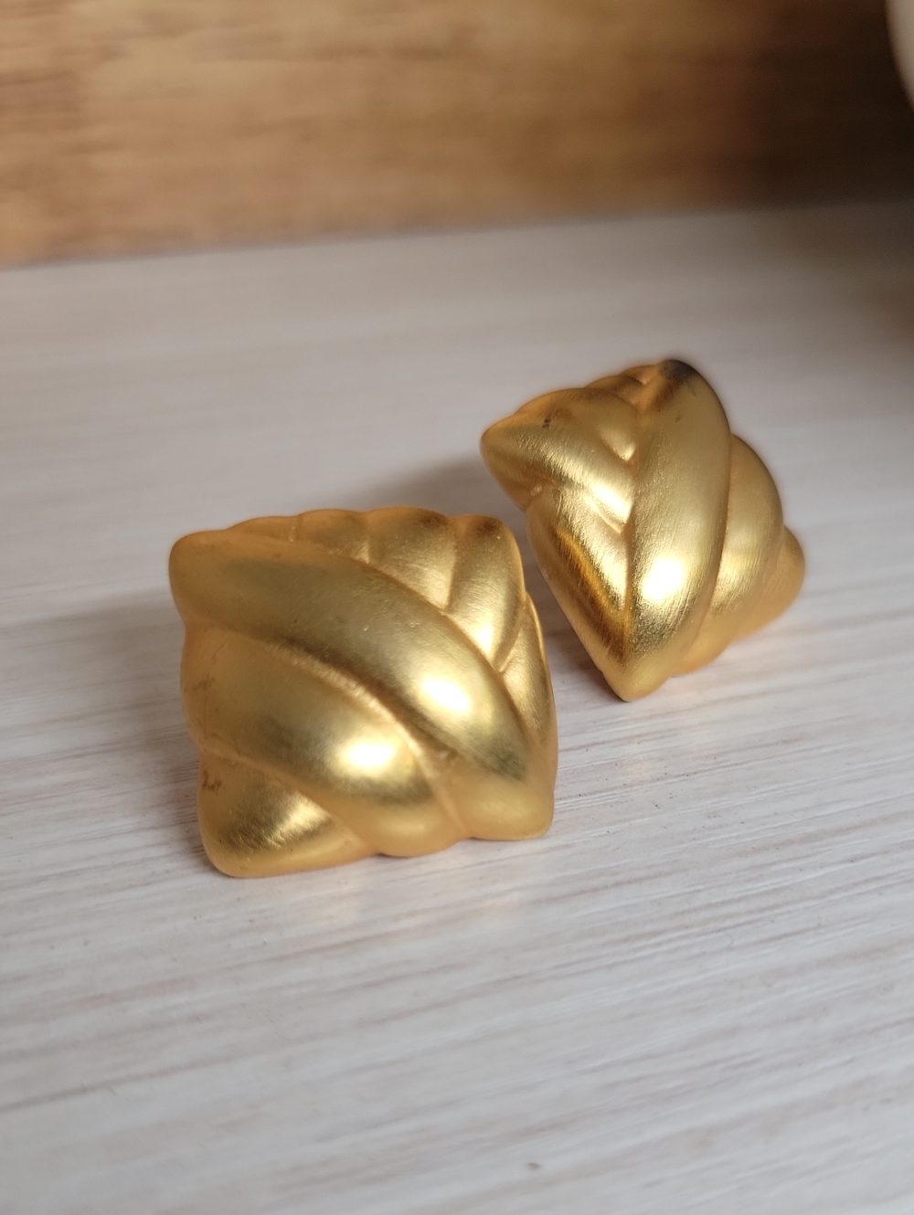 Ginnie Johansen Vintage 80's Matte Ribbed Square Post Earrings - Picture 6 of 7